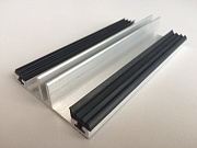 Алюминиевый соединительный профиль для поликарбоната (нижняя планка) Алюминиевый соединительный профиль для поликарбоната (нижняя планка)